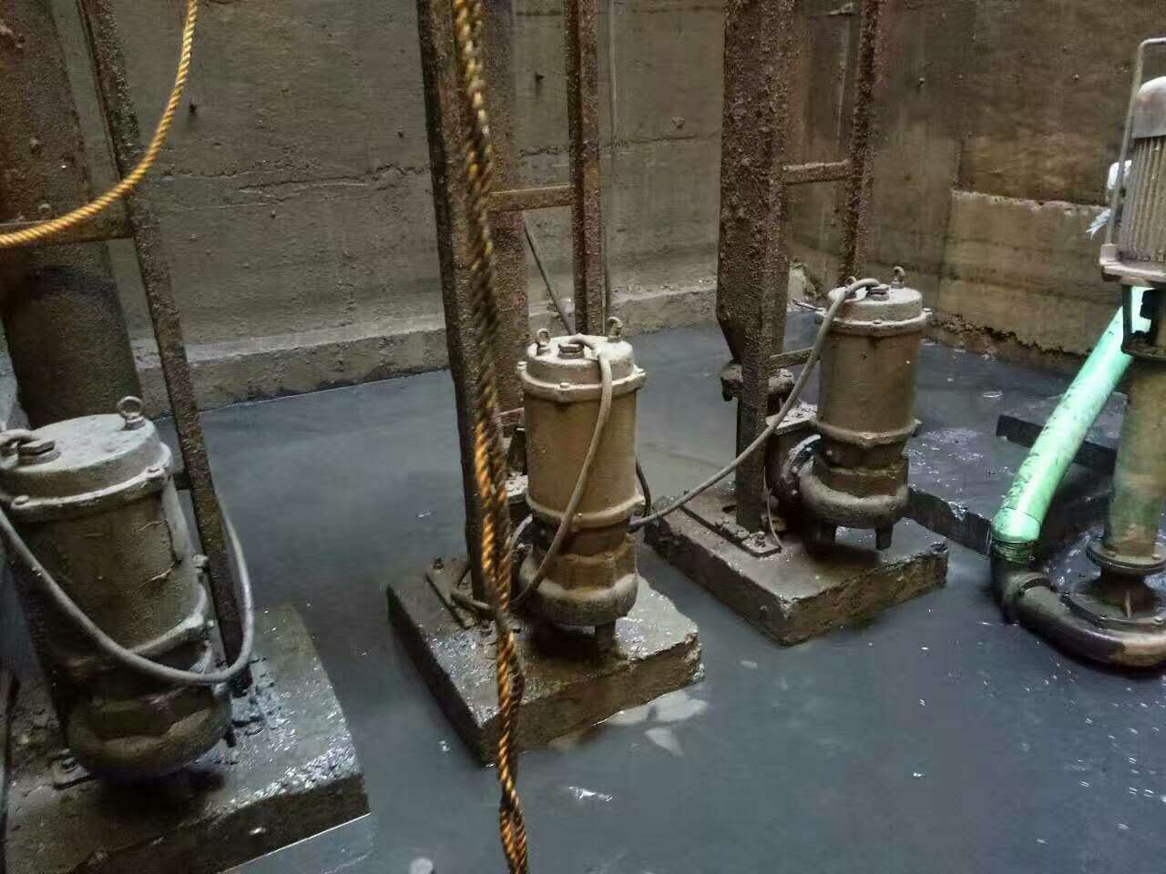 龙泉污水池清理