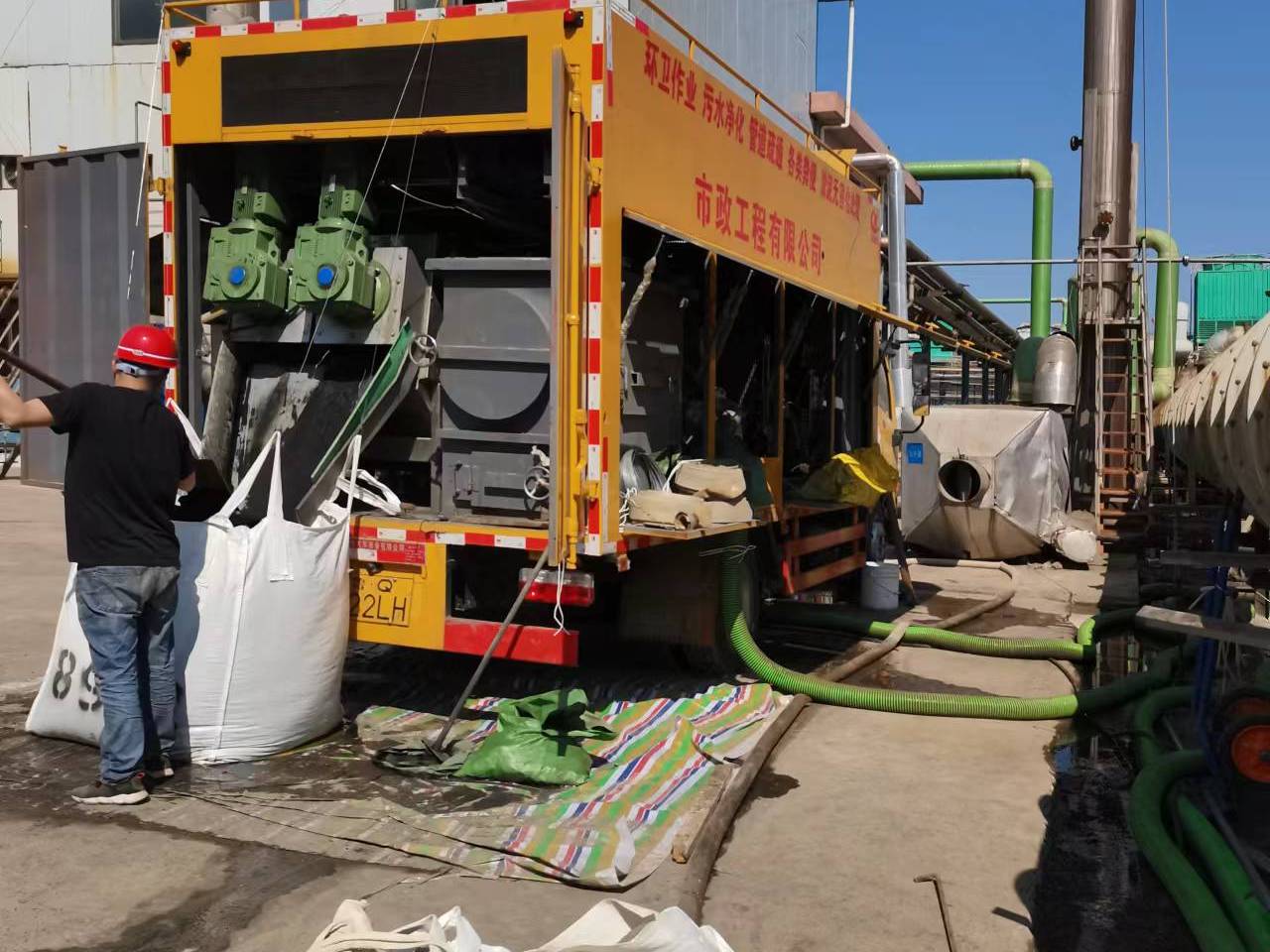 龙泉淤泥压干处理